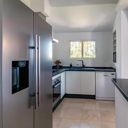 Beautiful Andalusian-style With Huge Private Pool, Outdoor Jacuzzi, Amazing Sea And Mountain Views, Close To The Beach, Walking Distance To Golf Courses And Amenities Hotel 4*