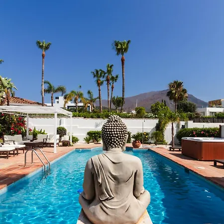 Beautiful Andalusian-style With Huge Private Pool, Outdoor Jacuzzi, Amazing Sea And Mountain Views, Close To The Beach, Walking Distance To Golf Courses And Amenities Hotel Estepona